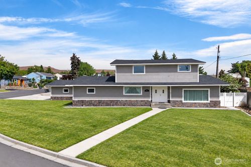 921 1st Ave Nw, Ephrata, WA, 98823-1507 | Card Image