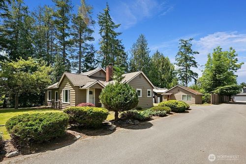 1564 NE Ne Serpentine Pl, Shoreline, WA, 98155-5227 | Card Image