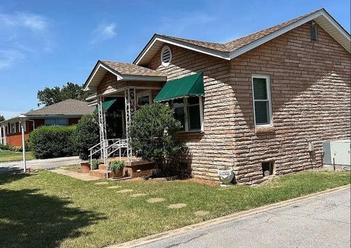 1703 S Mission St, Anadarko, OK, 73005-6020 | Card Image