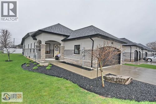 100 Houghton St, Essex, ON, N8M0A5 | Card Image