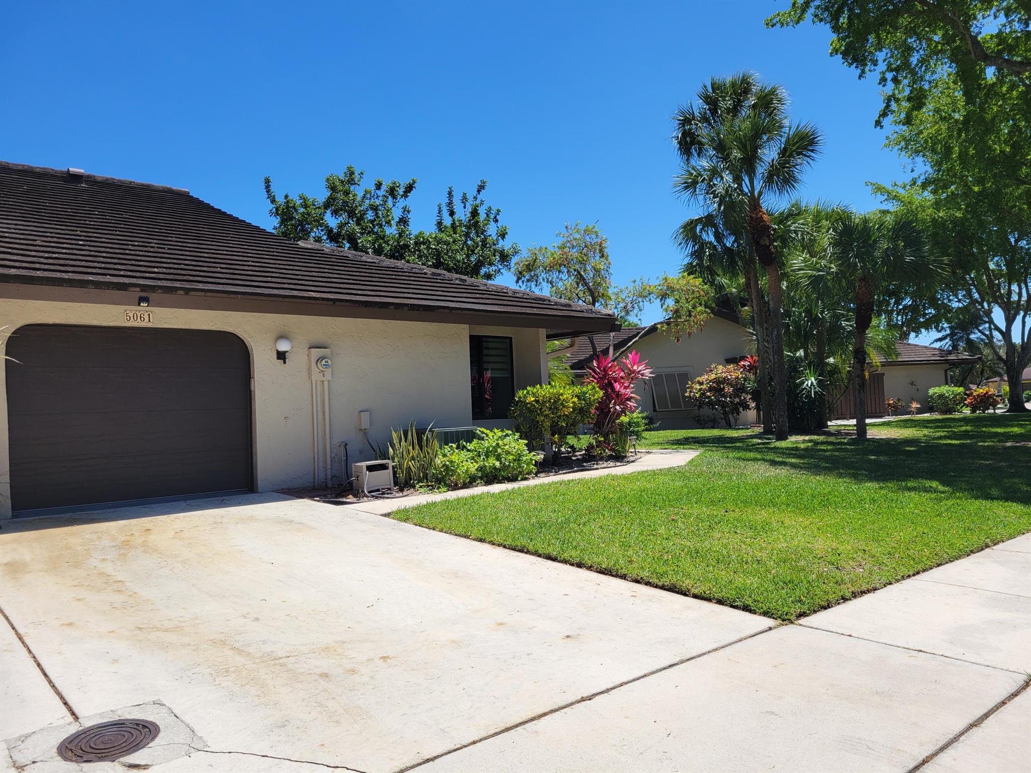 Pine Dr, Boynton Beach, FL 33437