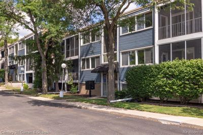 102 - 2419 Riverside Drive, Condo with 2 bedrooms, 1 bathrooms and null parking in Trenton MI | Image 1