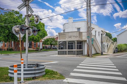2 E 1st St, Cookeville, TN, 38501-2598 | Card Image