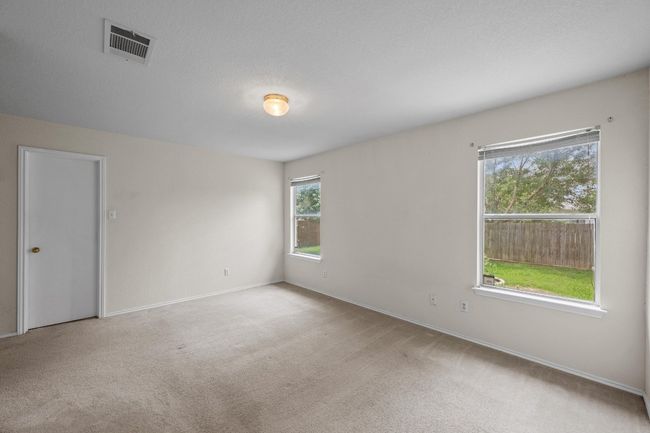 Unfurnished room with carpet floors and baseboards | Image 16