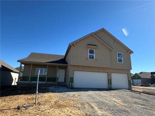 7040 Yulich Ct, Parkville, MO, 64152-1194 | Card Image