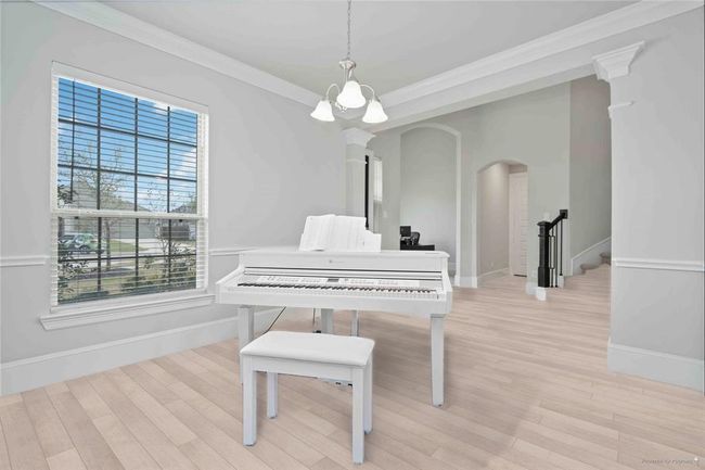 piano is virtually staged | Image 7
