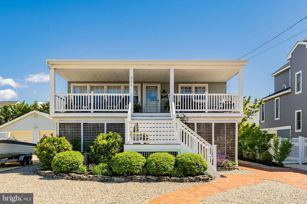 Essex Ave, Beach Haven, NJ 08008