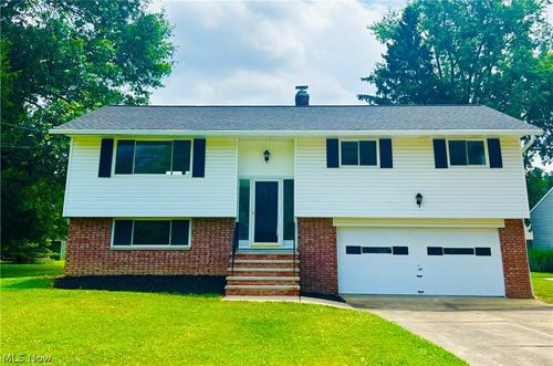 21113 Willow Ln, Strongsville, OH, 44149-1215 | Card Image