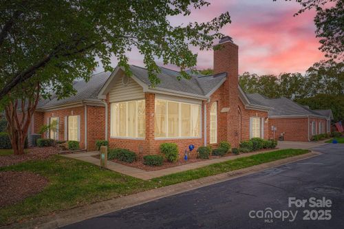 8406 Highland Glen Dr, Charlotte, NC, 28269-6110 | Card Image