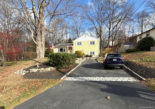 10 Woodland Pl, Airmont, NY, 10952-3409 | Card Image