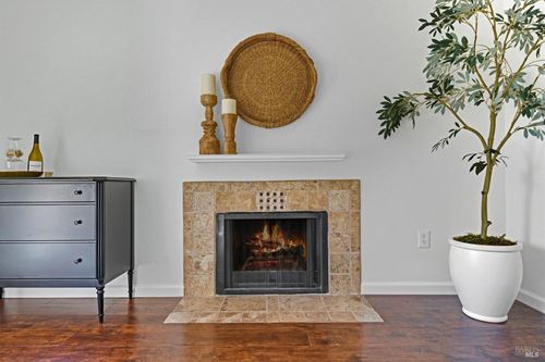 apt-21-100 Marin Center Dr, San Rafael, CA, 94903-2712 | Card Image