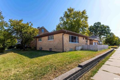 2002 7 Th Street, House other with 2 bedrooms, 2 bathrooms and null parking in Moline IL | Image 3