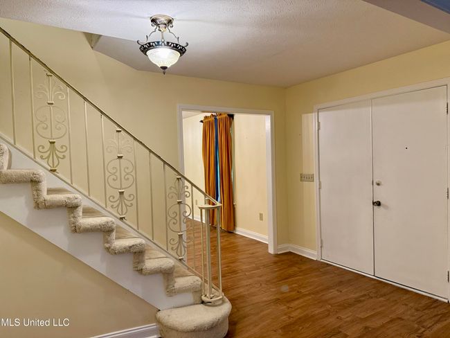 foyer | Image 7