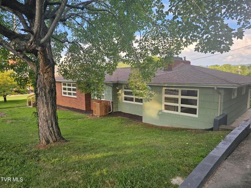228 Washington Ave, Newport, TN, 37821-4000 | Card Image