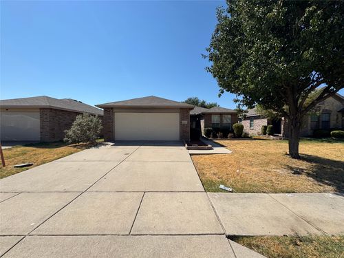 5729 Mirror Ridge Dr, Fort Worth, TX, 76179-7224 | Card Image