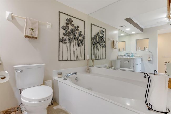 Guest Suite-New Flooring | Image 28