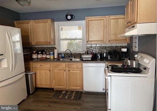 5 Burgess Ln, Willingboro, NJ, 08046-1637 | Card Image