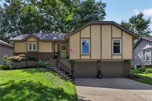 3901 Sw 10th Street Ter, Blue Springs, MO, 64015-6251 | Card Image
