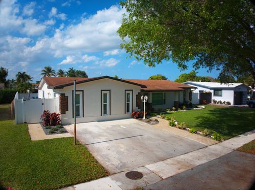 8651 Nw 18th St, Pembroke Pines, FL, 33024-3327 | Card Image