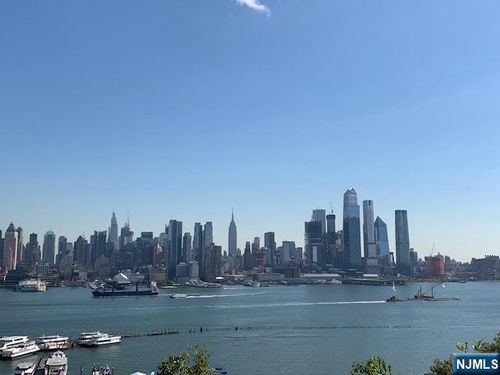 4905 Park Ave, Union City, NJ, 07087-7216 | Card Image