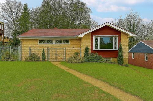 303 Kingston Dr, Pittsburgh, PA, 15235-5247 | Card Image