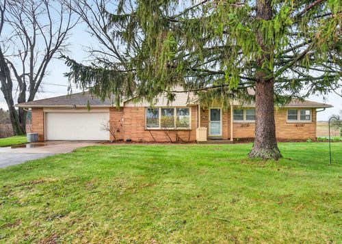 8705 W Donges Bay Rd, Mequon, WI, 53097-3707 | Card Image