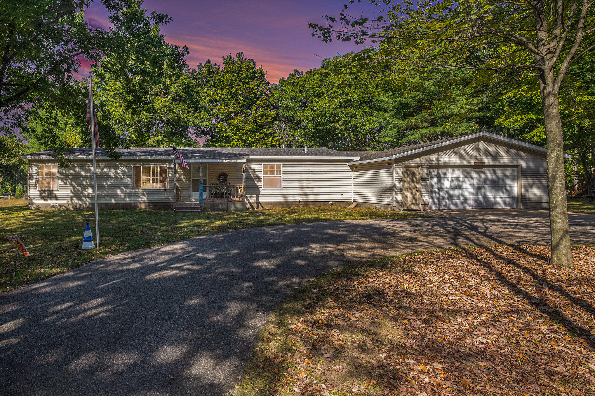 Johnson St, Grand Haven, MI 49417