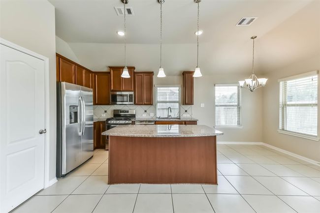 2106 Granite Pass Dr, House other with 4 bedrooms, 2 bathrooms and 2 parking in Pearland TX | Image 23