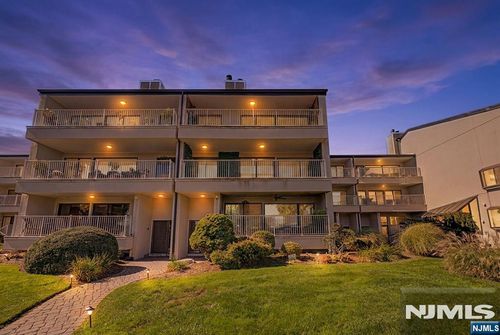 1225 River Rd, Edgewater, NJ, 07020-1459 | Card Image