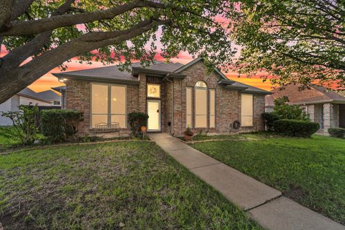 2705 Dover Gardens Dr, Arlington, TX, 76017-4229 | Card Image