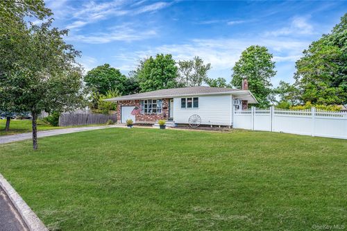 14 Mangin Rd, Commack, NY, 11725-2718 | Card Image