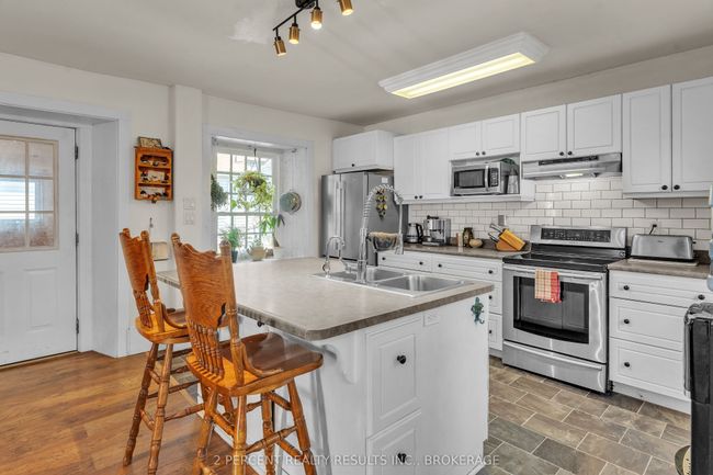 11 Water St, House other with 3 bedrooms, 2 bathrooms and 2 parking in Newburgh ON | Image 14