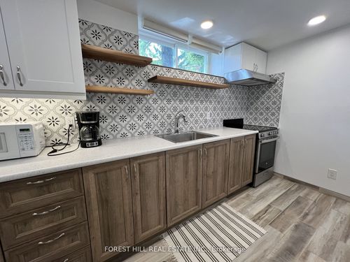 lower-168 Tyrrel Ave, Toronto, ON, M6G2G8 | Card Image