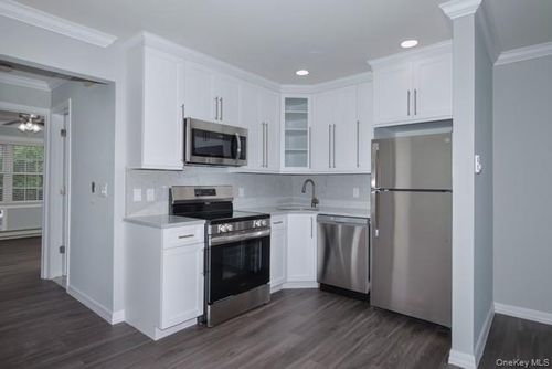 apt-5-241 W Main St, Bay Shore, NY, 11706-8359 | Card Image