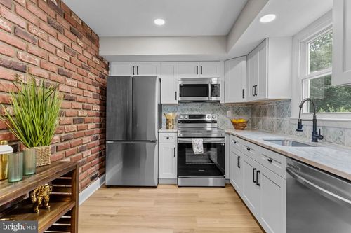 387 Larchwood Ave, FEASTERVILLE TREVOSE, PA, 19053-4407 | Card Image