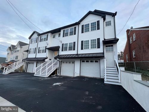 536 Grove St, BRIDGEPORT, PA, 19405-1426 | Card Image
