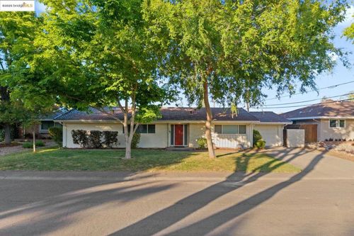 5235 Adelaide Way, Carmichael, CA, 95608-8001 | Card Image