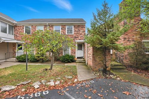 b-22-5366 Yorkshire Village Ln, Columbus, OH, 43232-2861 | Card Image