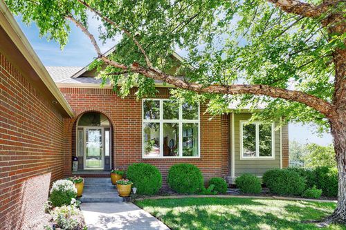 516 N Fiddlers Creek St, Valley Center, KS, 67147-4003 | Card Image