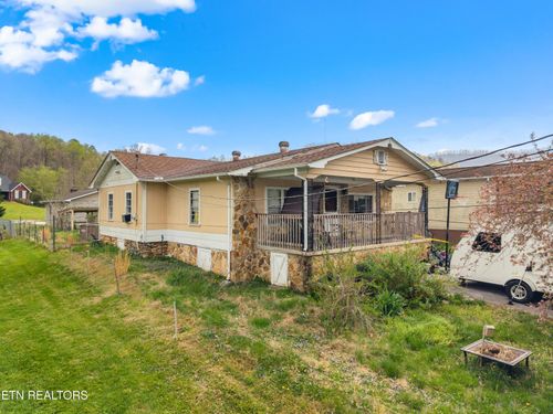 555 Poplar Ave, Jellico, TN, 37762-2365 | Card Image