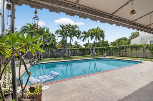 205 Dartmouth Dr, Lake Worth Beach, FL, 33460-6224 | Card Image