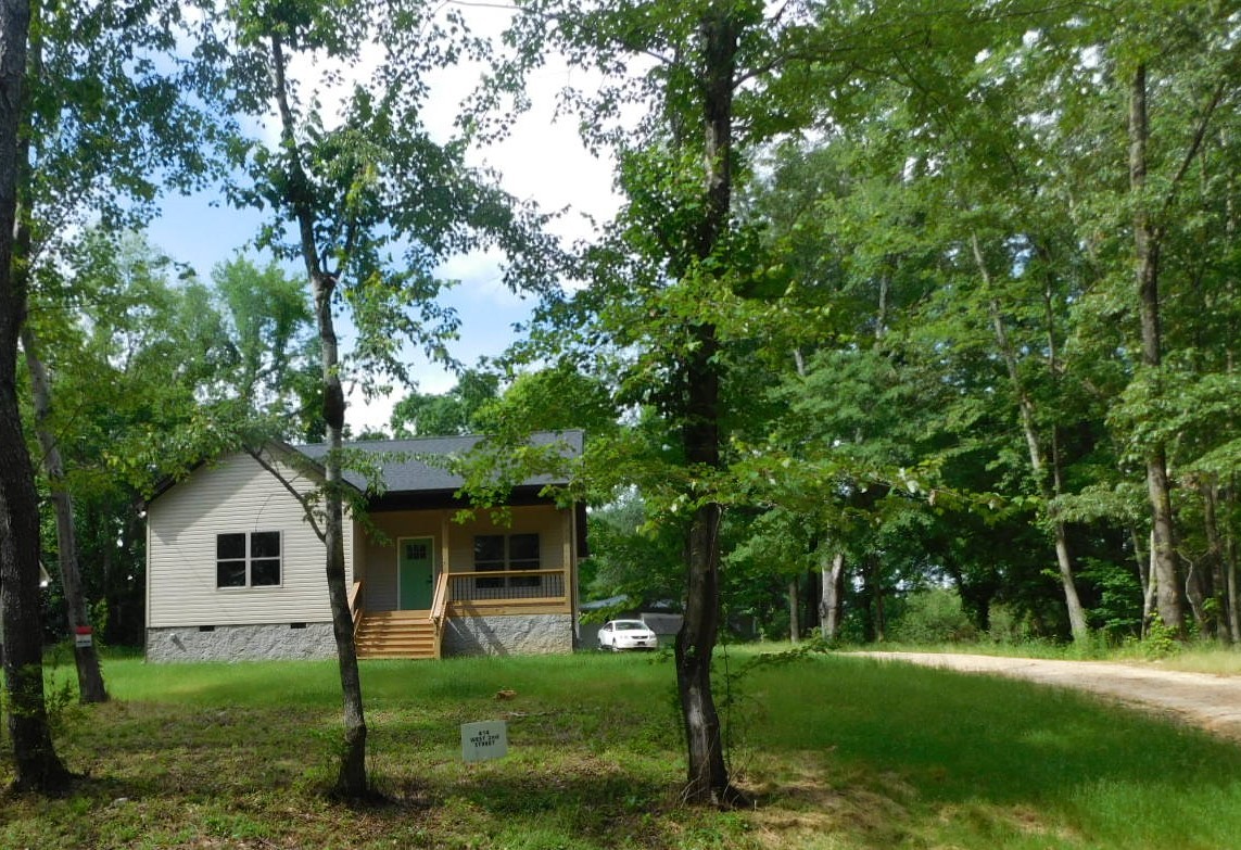 2nd Ave, Hohenwald, TN 38462