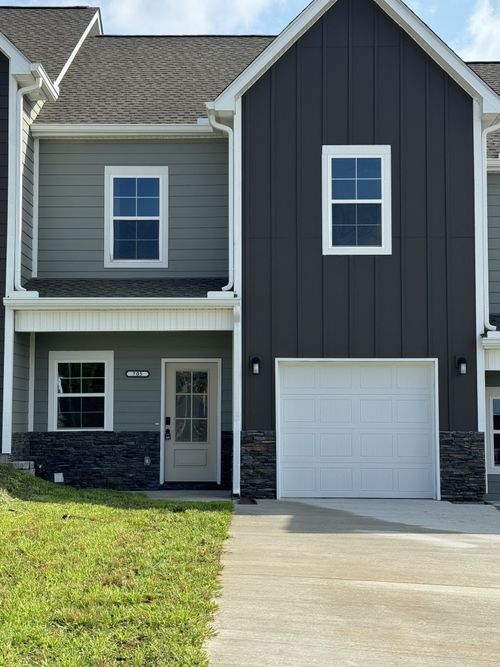 705 S Wall St, Shelbyville, TN, 37160-3752 | Card Image