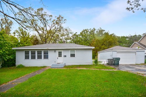 904 Warrior St, Round Lake Heights, IL, 60073-1147 | Card Image