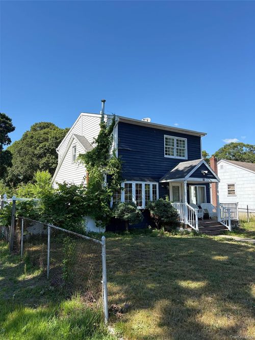 89 Argyle Dr, Shirley, NY, 11967-4301 | Card Image