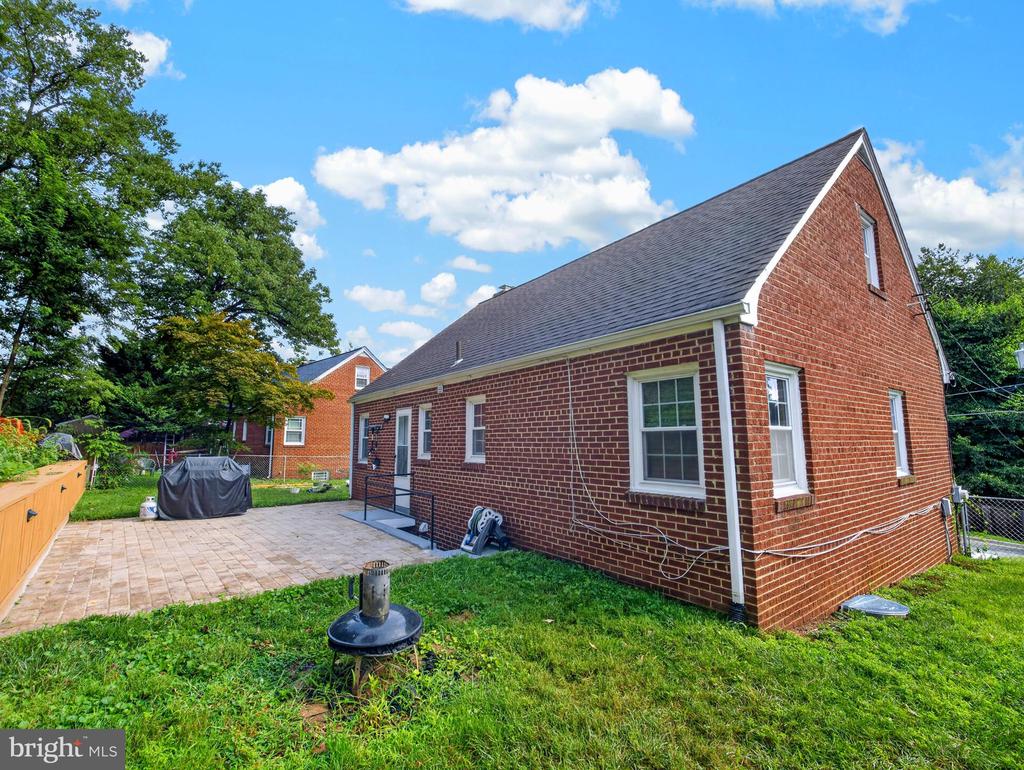 Residential in TEMPLE HILLS 3