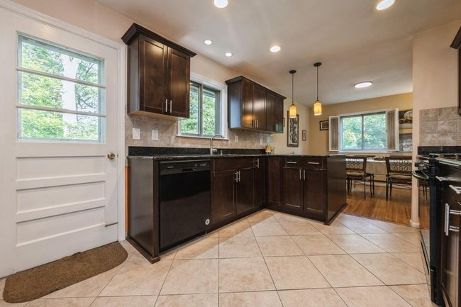 Kitchen with Access to Yard | Image 9