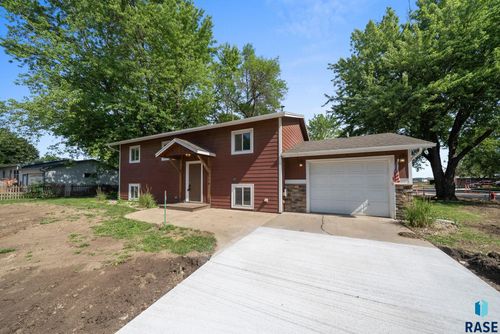 110 Ivy Ln, Harrisburg, SD, 57032-2018 | Card Image