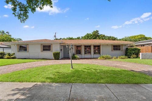 2140 Ne 206th Street, Miami, FL, 33179 | Card Image