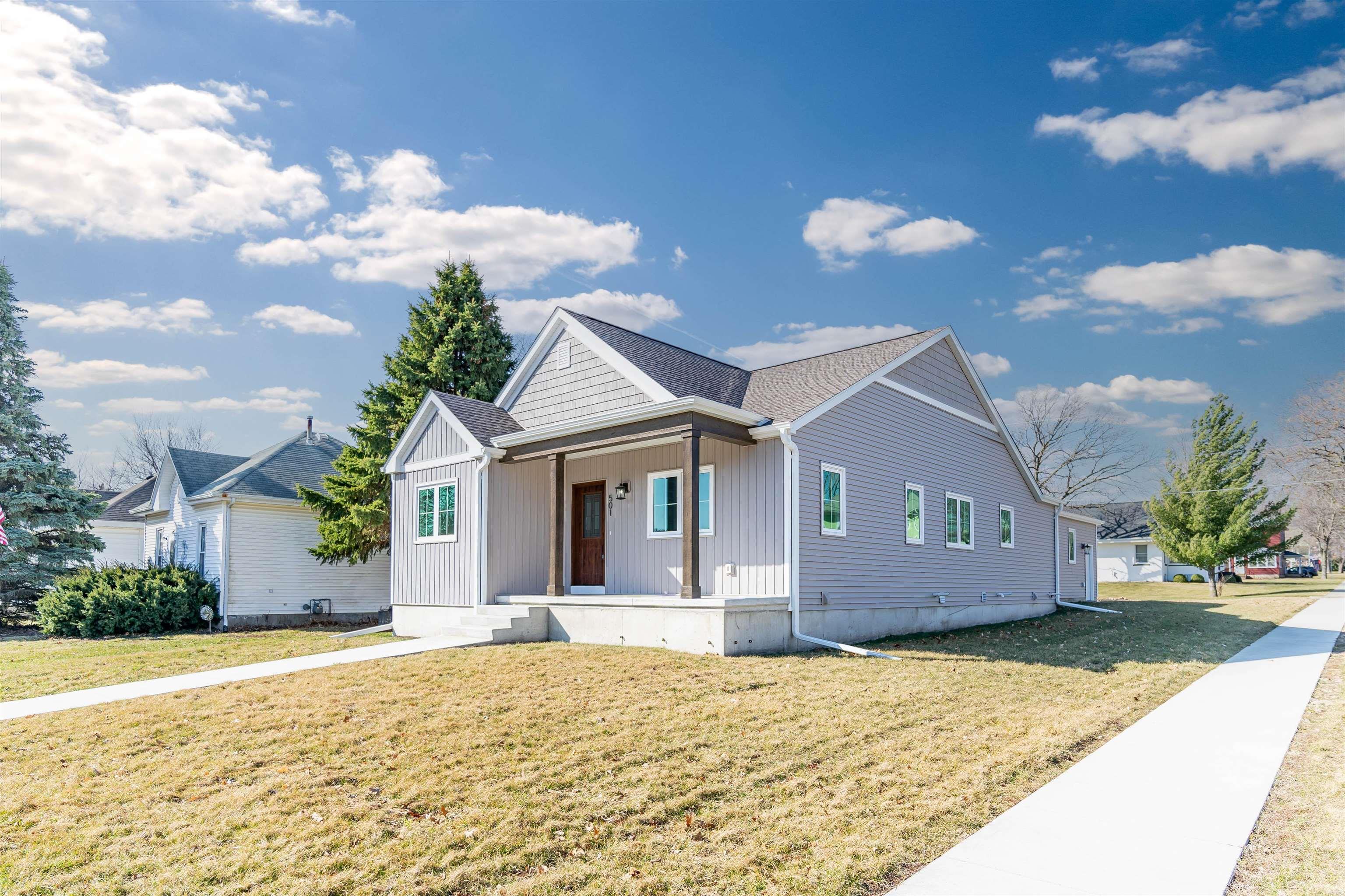 Pine St, Reinbeck, IA 50669
